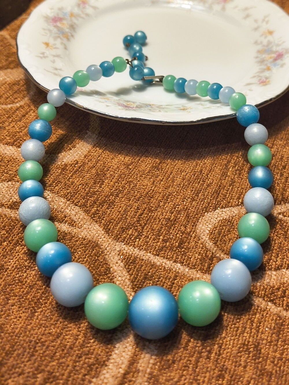 Vth Light Blue Mint Teal  Moonglow Lucite Graduated Beads Necklace